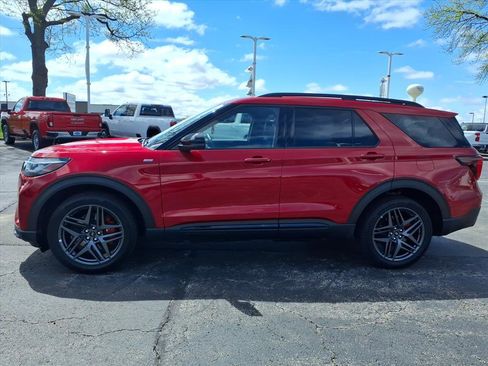Used 2025 Ford Explorer ST-Line w/ ST-Line Street Pack AWD/4WD image 4