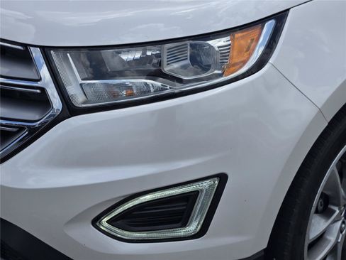 Used 2018 Ford Edge Titanium w/ Technology Package AWD/4WD image 9