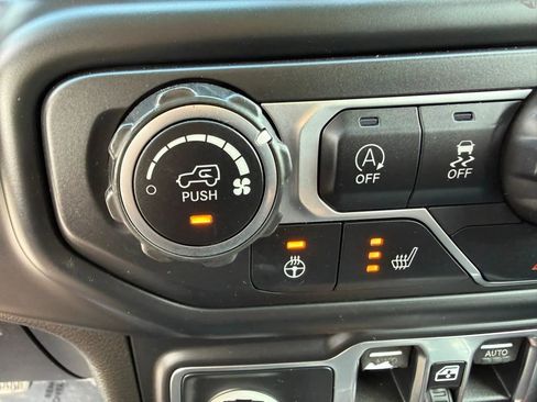Used 2019 Jeep Wrangler Unlimited Sport S AWD/4WD image 25