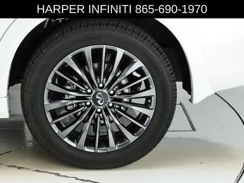 Used 2024 INFINITI QX80 Sensory AWD/4WD image 7