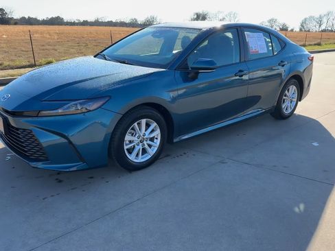 Used 2025 Toyota Camry LE image 5