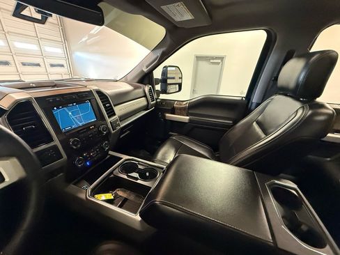 Used 2019 Ford F250 Lariat w/ Lariat Ultimate Package AWD/4WD image 23