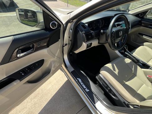 Used 2017 Honda Accord EX-L image 34