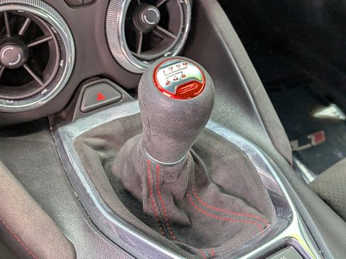 Used 2018 Chevrolet Camaro ZL1 RWD image 33