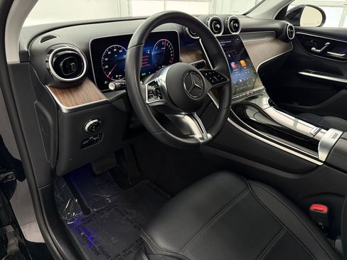 Used 2025 Mercedes-Benz GLC 350e 4MATIC image 4