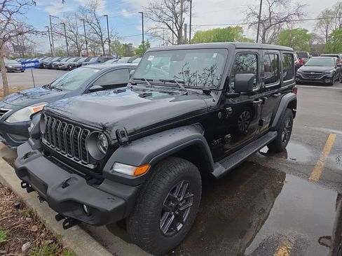 Used 2024 Jeep Wrangler Sport S image 2