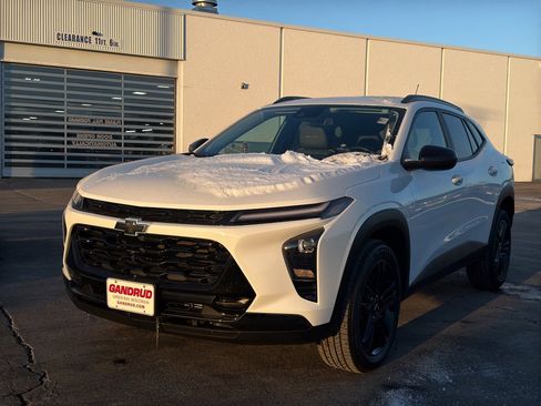 Used 2024 Chevrolet Trax ACTIV w/ Driver Confidence Package image 2