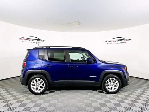 Used 2018 Jeep Renegade Latitude w/ Popular Equipment Group image 9