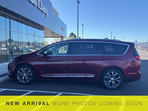 Used 2017 Chrysler Pacifica Limited w/ Advanced Safetytec Group image 10