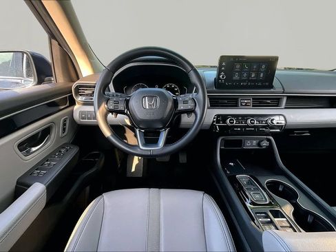 Used 2025 Honda Pilot EX-L image 7