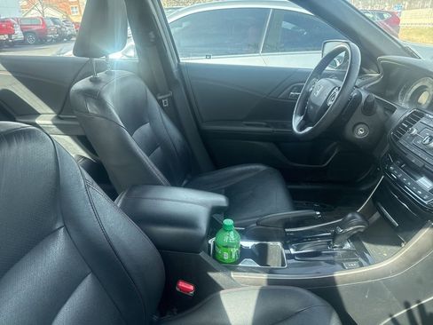 Used 2017 Honda Accord Sport Special Edition image 11