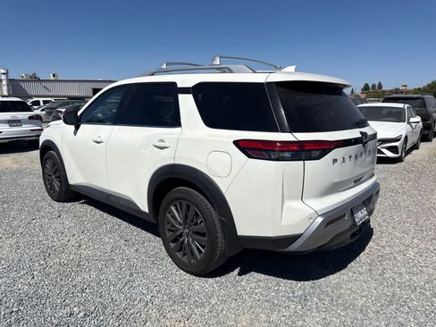 Used 2022 Nissan Pathfinder SL w/ SL Premium Package FWD image 5