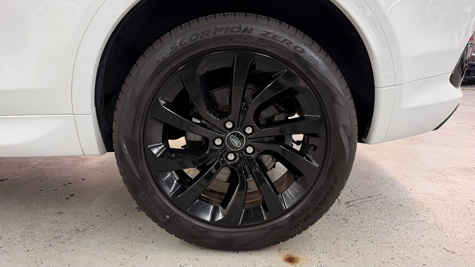 Used 2023 Land Rover Discovery Sport SE R-Dynamic AWD/4WD image 15