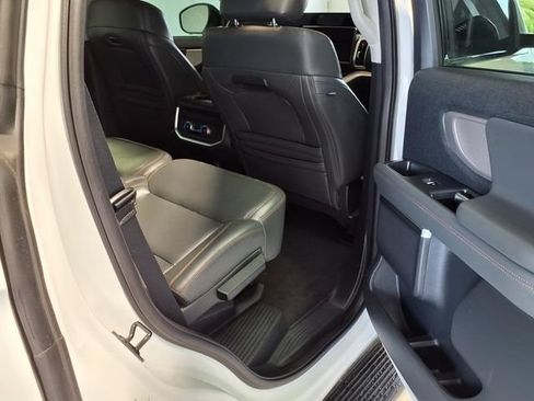 Used 2025 Ford Expedition Active AWD/4WD image 32