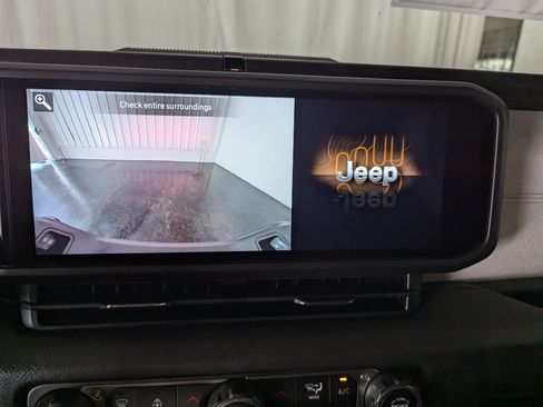 New 2025 Jeep Gladiator Sport image 22