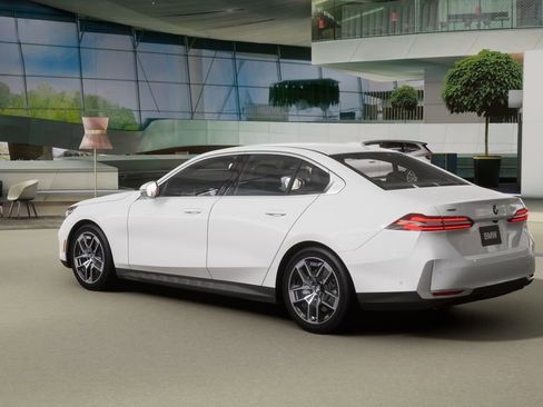 New 2026 BMW 540i xDrive image 2