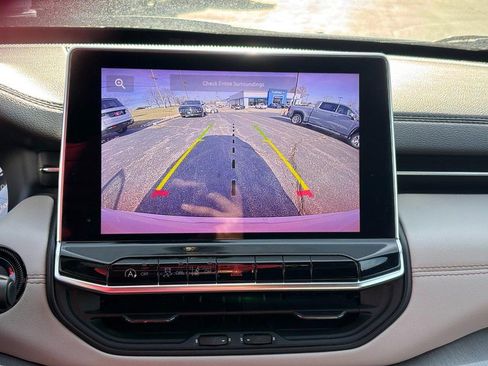 Used 2023 Jeep Compass Limited image 22