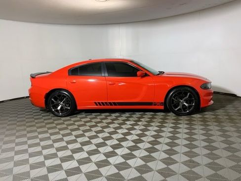 Used 2017 Dodge Charger R/T w/ Premium Group RWD image 4