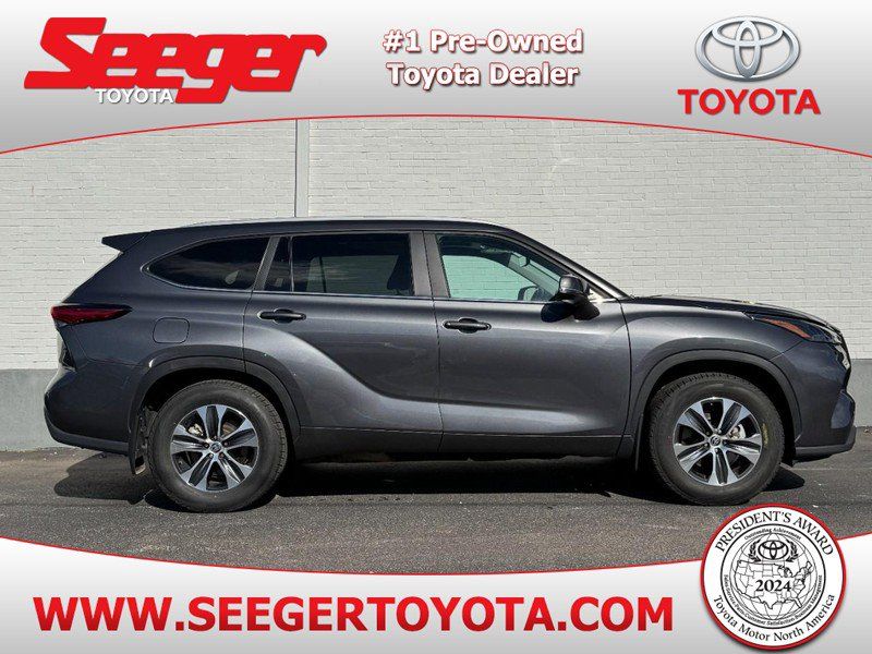 Certified 2023 Toyota Highlander XLE image 1