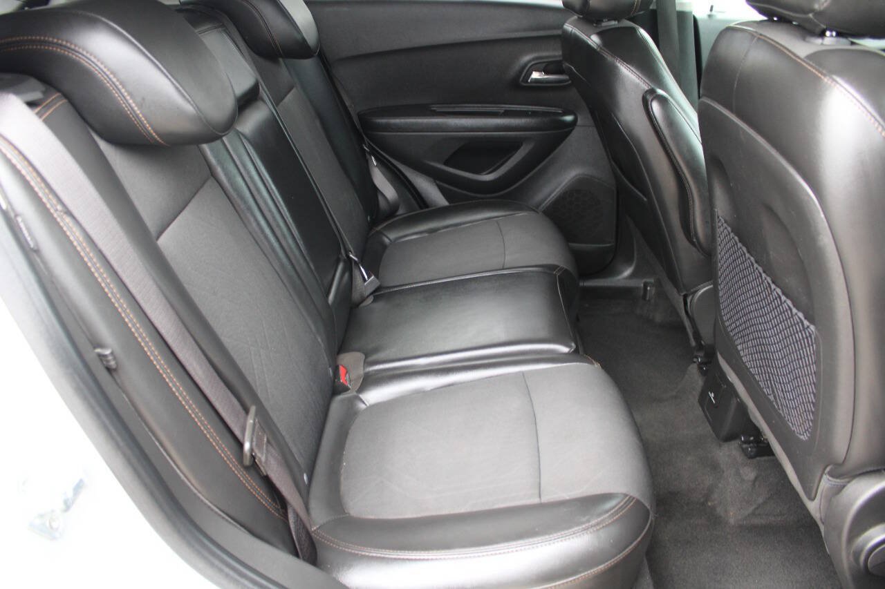 Used 2021 Chevrolet Trax LT AWD/4WD image 6