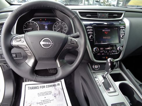 Used 2023 Nissan Murano SV w/ SV Midnight Edition Package image 11