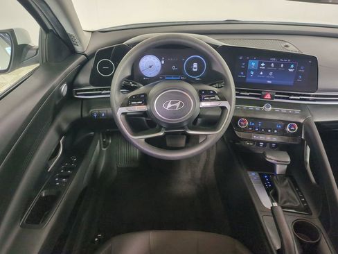 Used 2024 Hyundai Elantra SEL FWD image 17