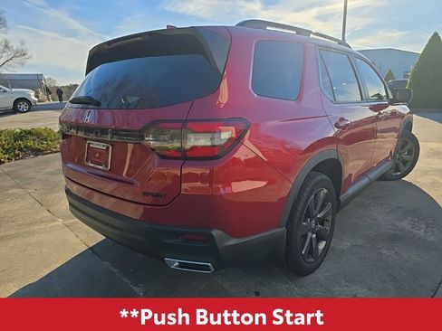 Used 2025 Honda Pilot Sport image 9