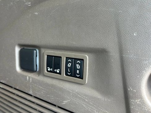 Used 2021 GMC Yukon XL Denali w/ Denali Premium Package AWD/4WD image 48