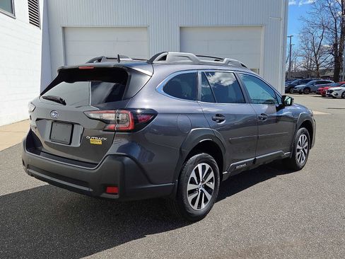 Used 2023 Subaru Outback Premium image 6