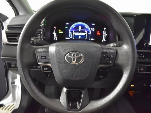 Used 2025 Toyota Camry LE image 14