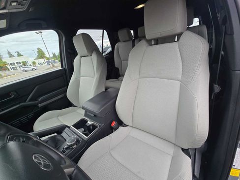 Certified 2025 Toyota 4Runner SR5 AWD/4WD image 22