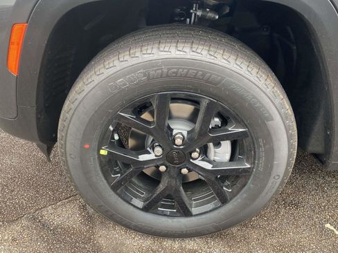 New 2025 Jeep Grand Cherokee Altitude image 15