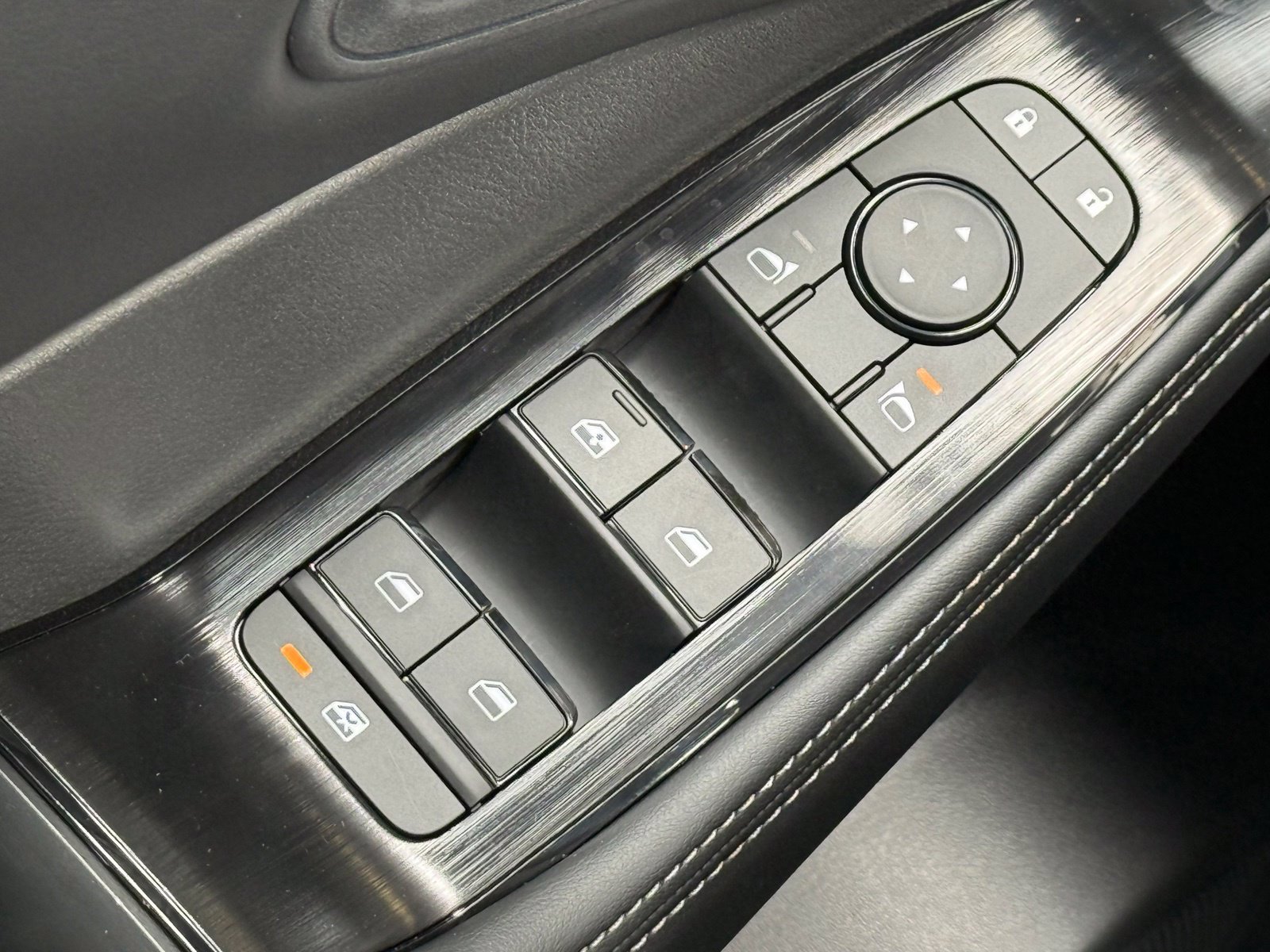 Used 2025 Nissan Rogue SV AWD/4WD image 35