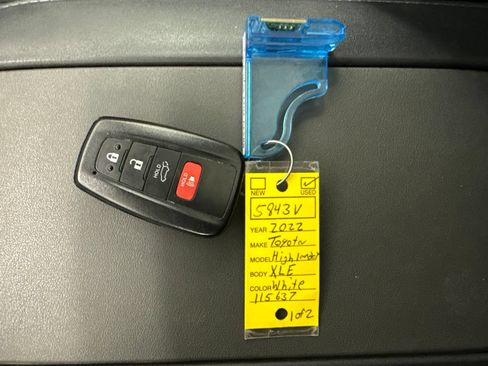 Used 2022 Toyota Highlander XLE FWD image 38