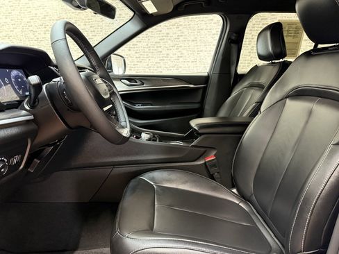 Used 2025 Jeep Grand Cherokee Limited image 26