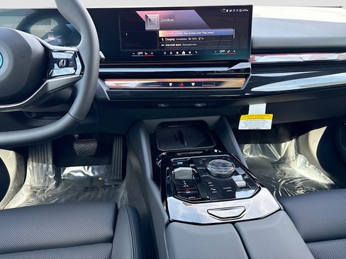 New 2026 BMW i5 eDrive40 image 18