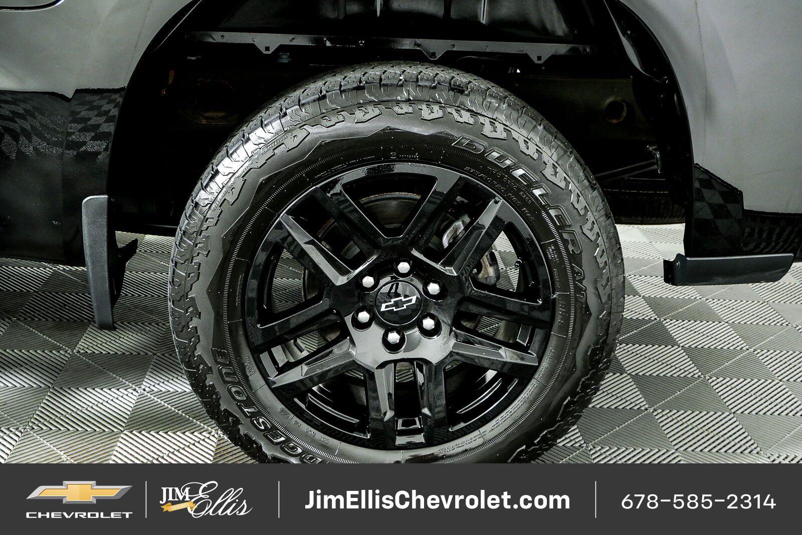 Used 2024 Chevrolet Silverado 1500 Custom w/ Turbomax Blackout Package AWD/4WD image 32