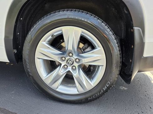 Used 2018 Toyota Highlander Limited AWD/4WD image 11