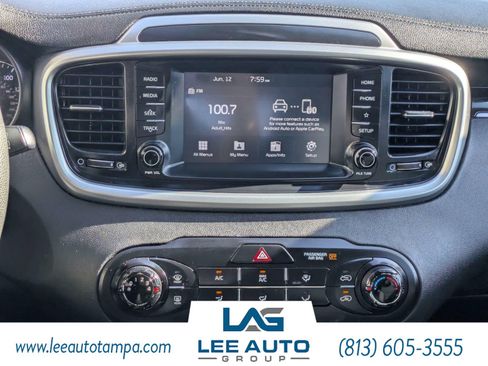 Used 2020 Kia Sorento LX FWD image 17