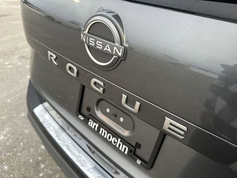 Used 2022 Nissan Rogue SV w/ SV Premium Package image 6