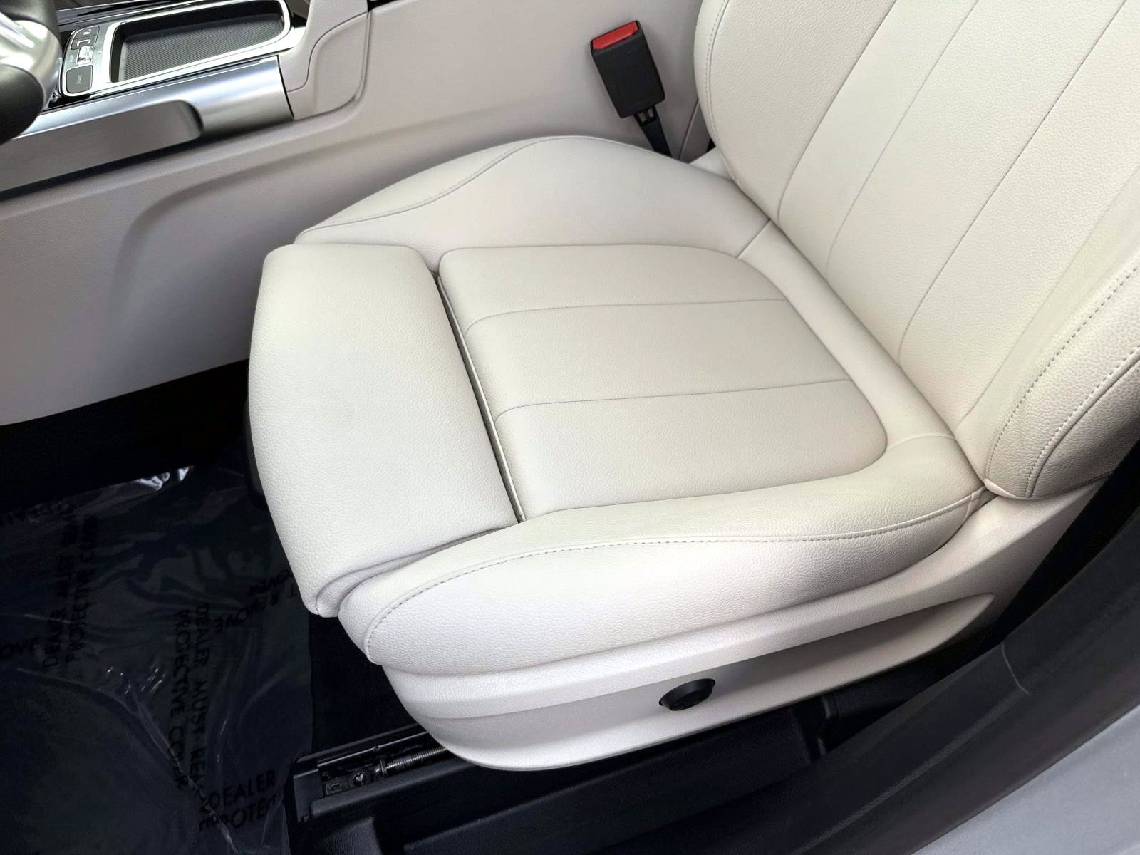 Certified 2025 Mercedes-Benz GLB 250 image 21
