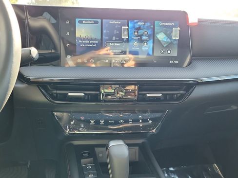 New 2026 Nissan Kicks SR w/ SR Premium Package FWD image 9