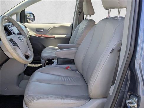 Used 2014 Toyota Sienna XLE FWD image 13
