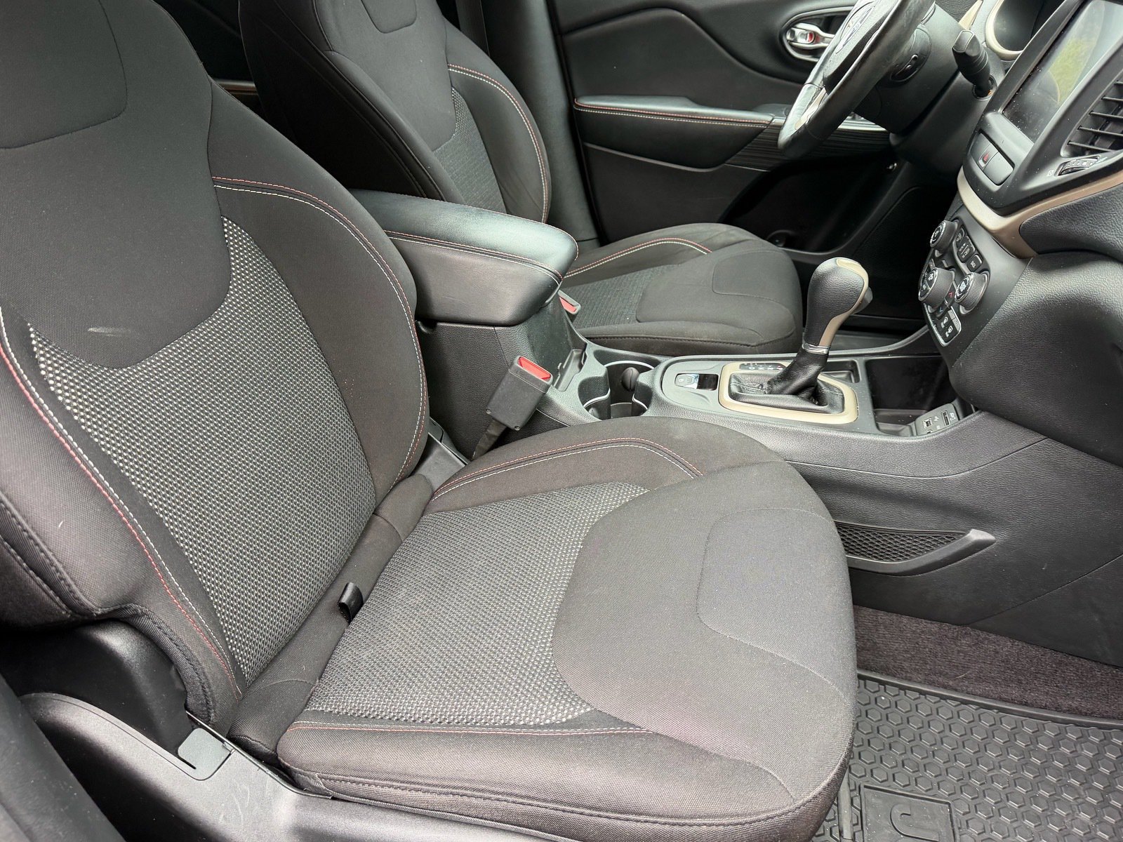 Used 2016 Jeep Cherokee 75th Anniversary FWD image 12