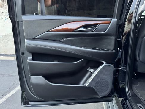 Used 2020 Cadillac Escalade ESV Premium Luxury w/ Escalade Sport Edition AWD/4WD image 31