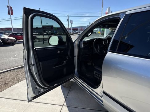 Used 2022 Toyota Tundra Platinum image 11