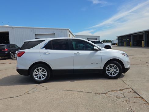 Used 2018 Chevrolet Equinox LT FWD image 4