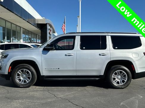 Used 2024 Jeep Wagoneer Base image 7