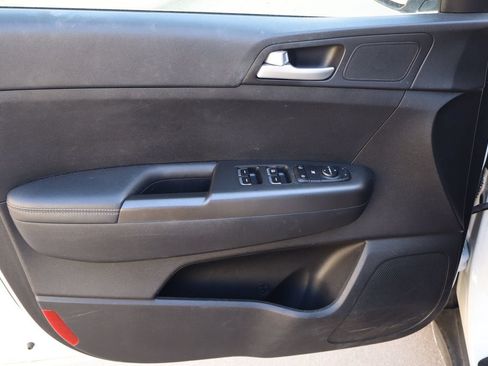 Used 2019 Kia Sportage LX FWD image 18