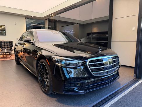 Used 2022 Mercedes-Benz S 500 4MATIC image 3